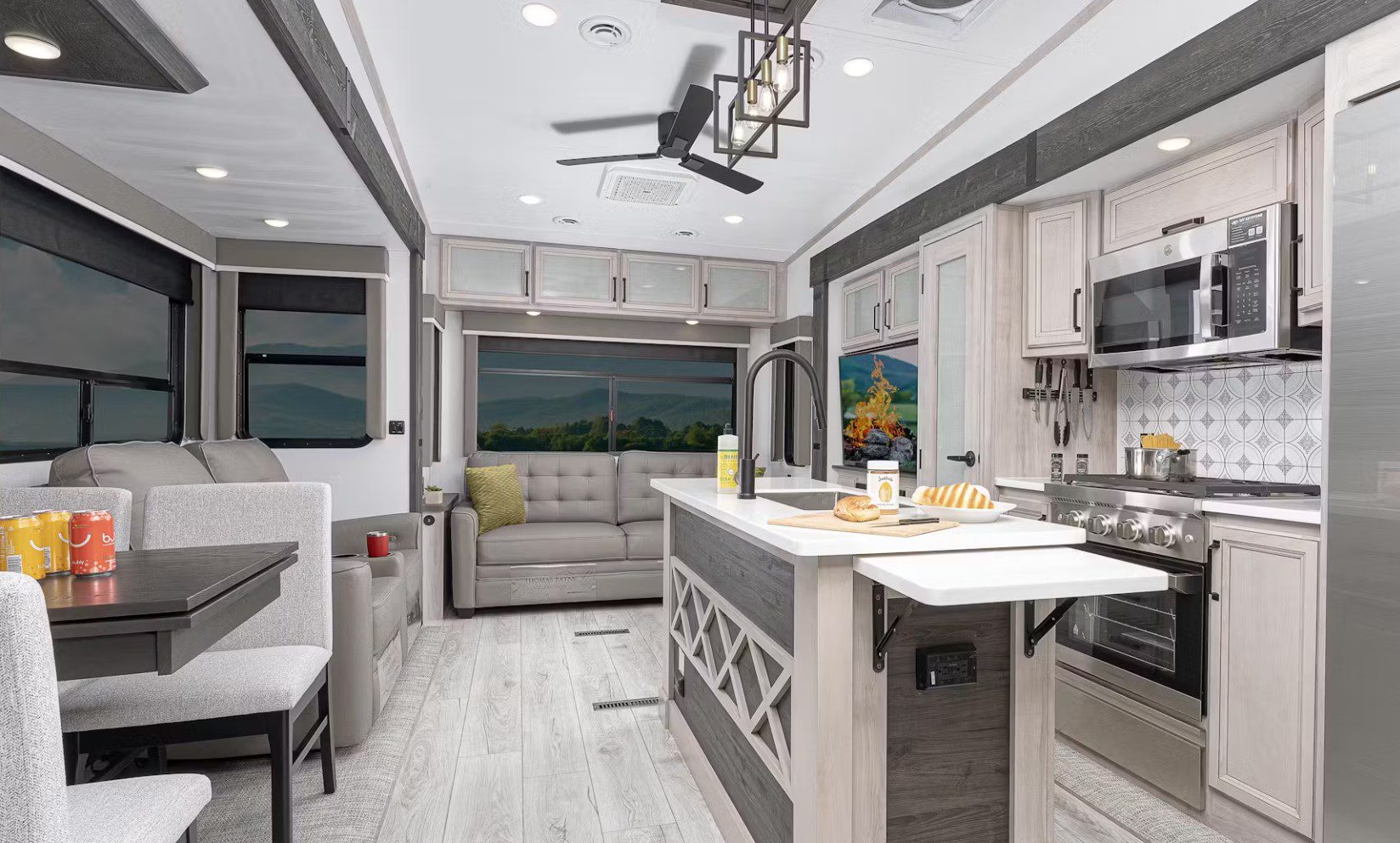 Montana fifth wheel RV interior