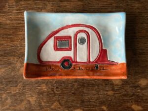 Camper trailer sppon rest