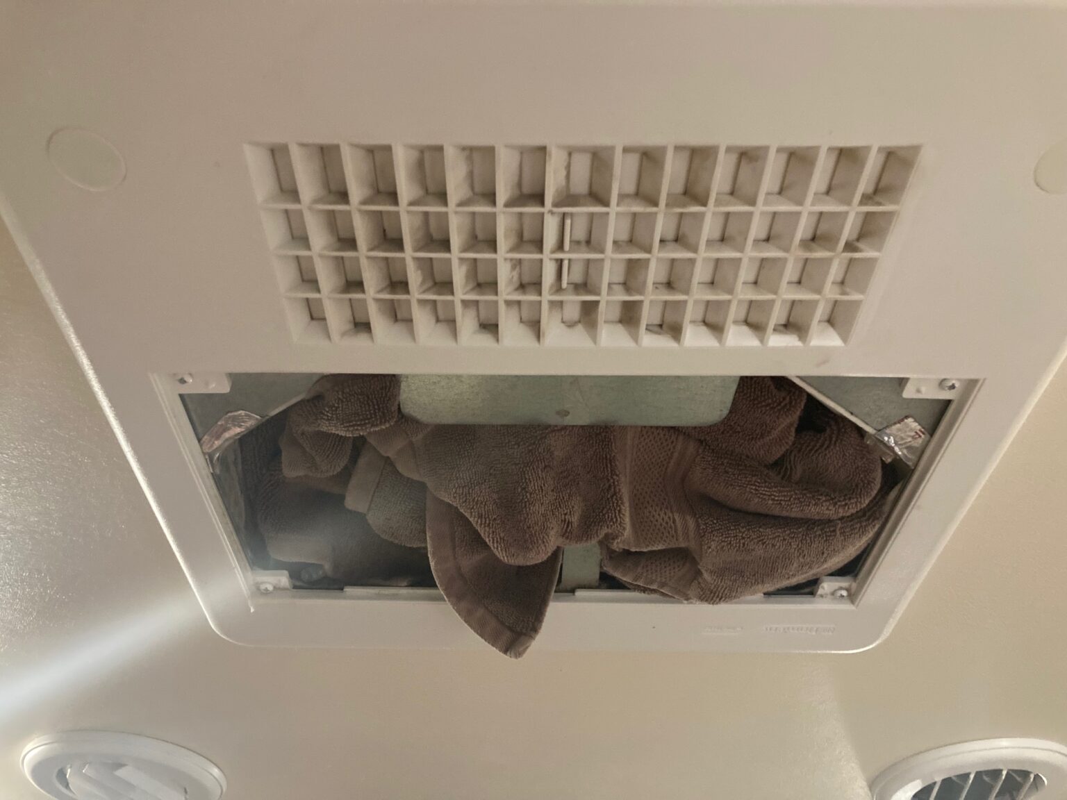 RV Air Conditioner Maintenance (7 Easy Steps)