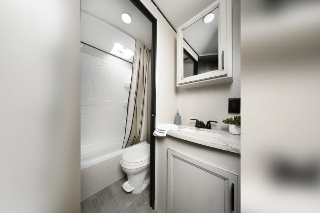 RVs with Bathtubs: Open Range 20MB.
