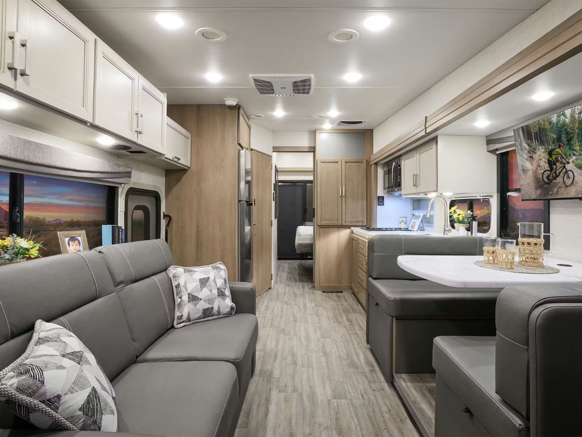 RVs with Porches: Thor Outlaw