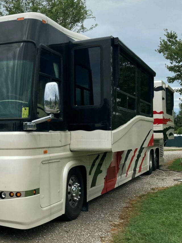 RVs with Bathtubs and Other Awesome RV Floorplans