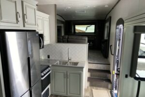 Fifth Wheel Campers with Front Living Rooms: Cougar 354FLS