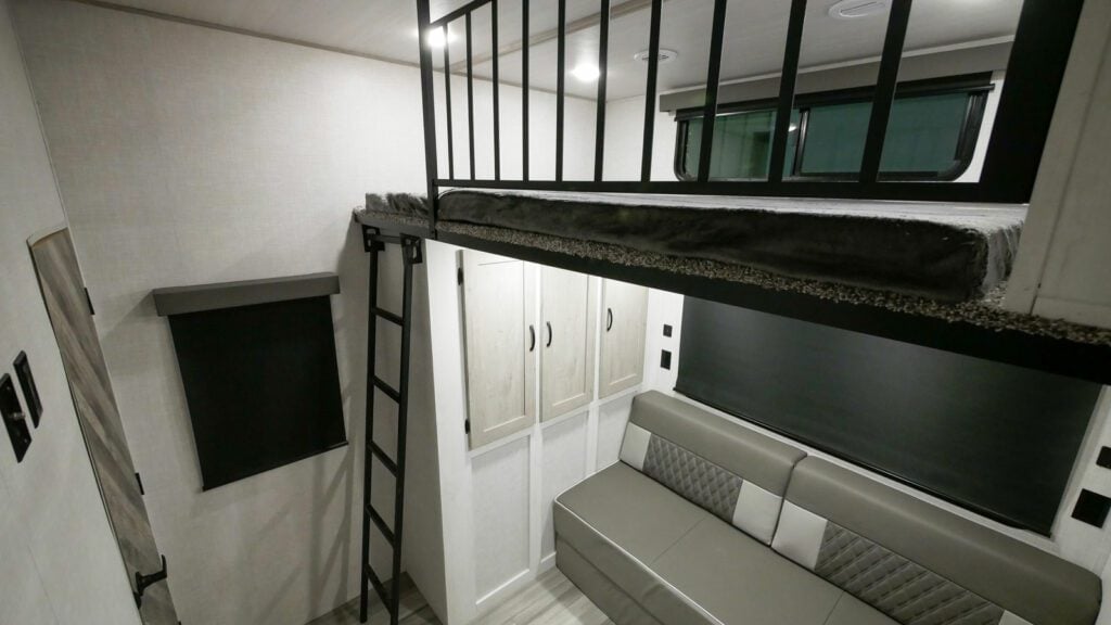 Fifth wheels with lofts