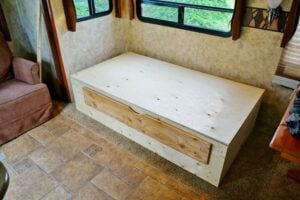 RV Dinette Replacement Ideas: DIY Daybed