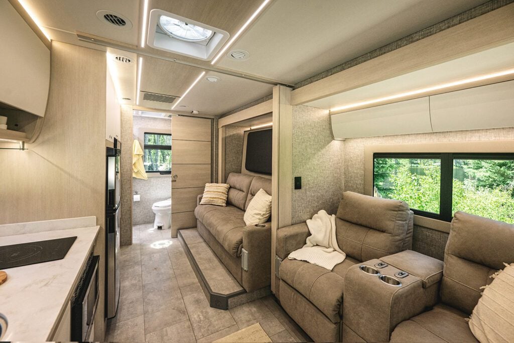 Small Luxury RVs: Tiffin Wayfarer XRW