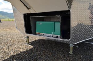 Fifth Wheels with Built-In Generators: Arctic Fox Grande Ronde.