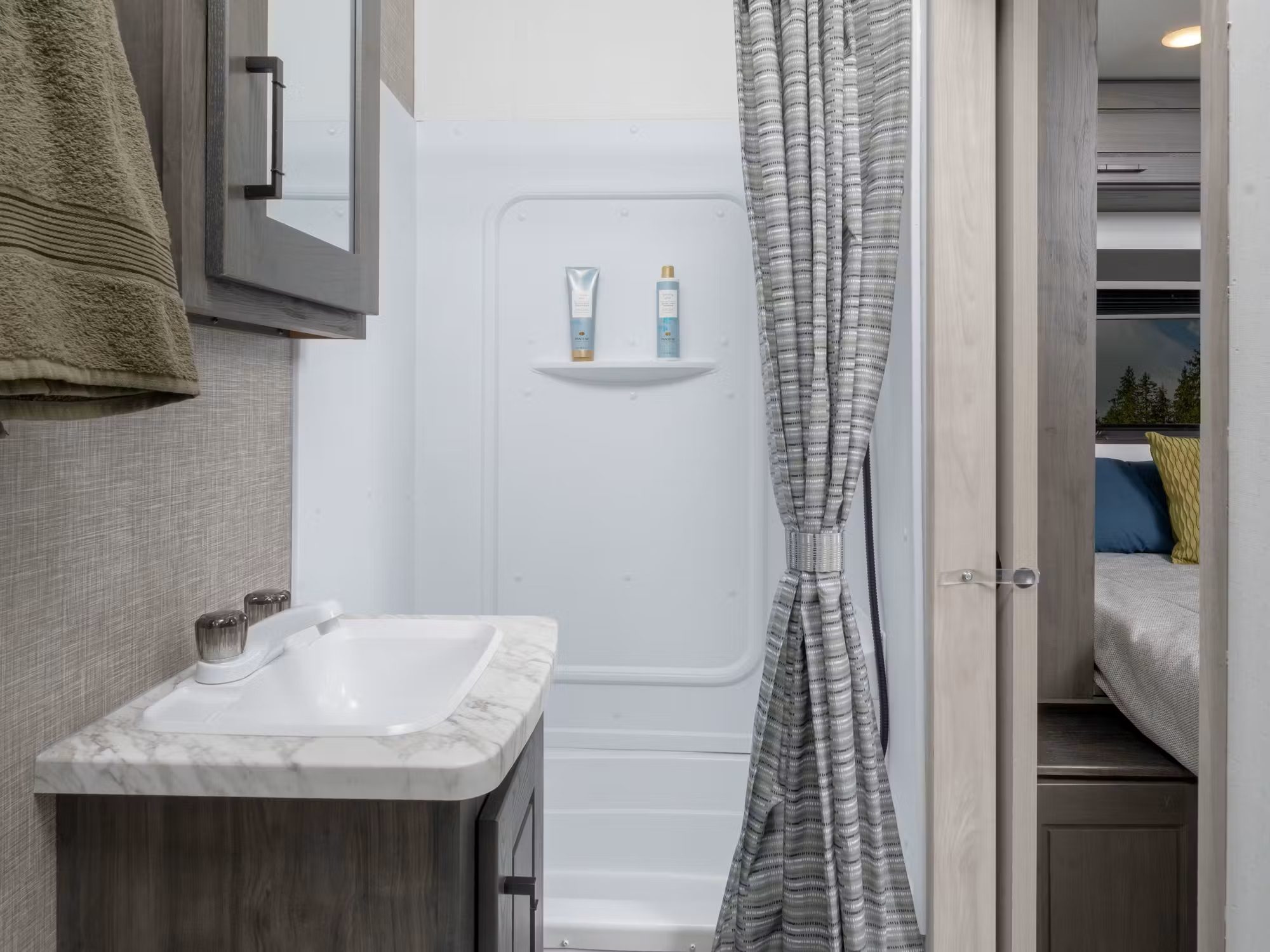 Keystone Fuzion Impact 25V bathroom