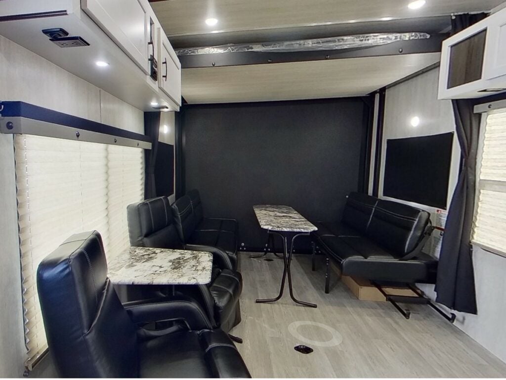 Small Toy Haulers: Supreme 220LTE