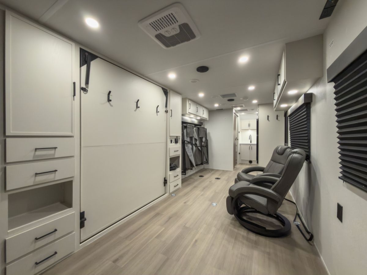 Small Toy Haulers: Momentum MAV 24MAV