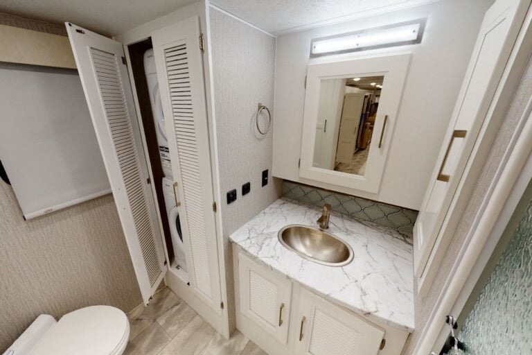 20 Awesome RVs with a Washer and Dryer [2024 Update]