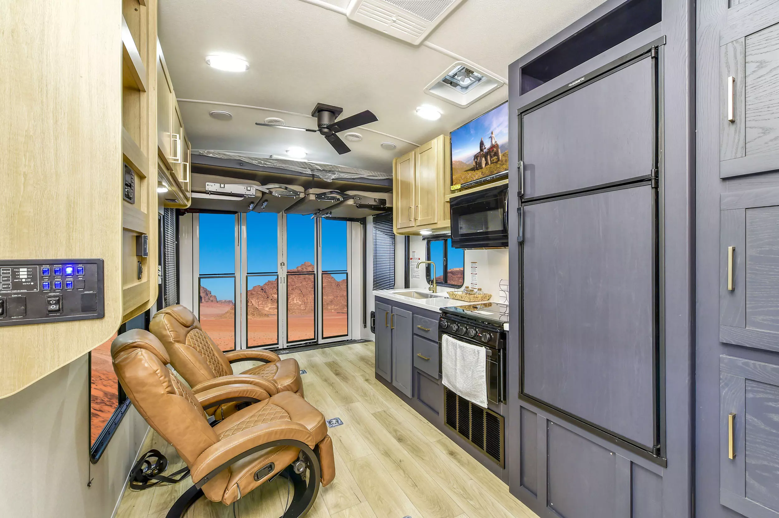 Small Toy Haulers: Torque T256