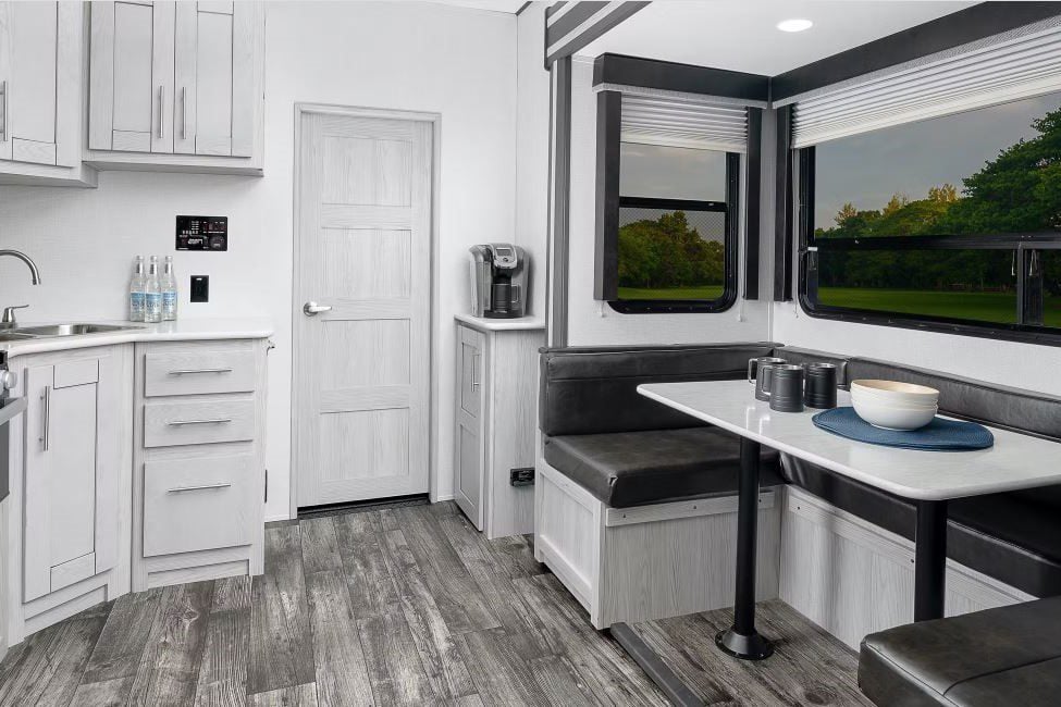 10 Best Travel Trailers with a BuiltIn Generator (in 2024)
