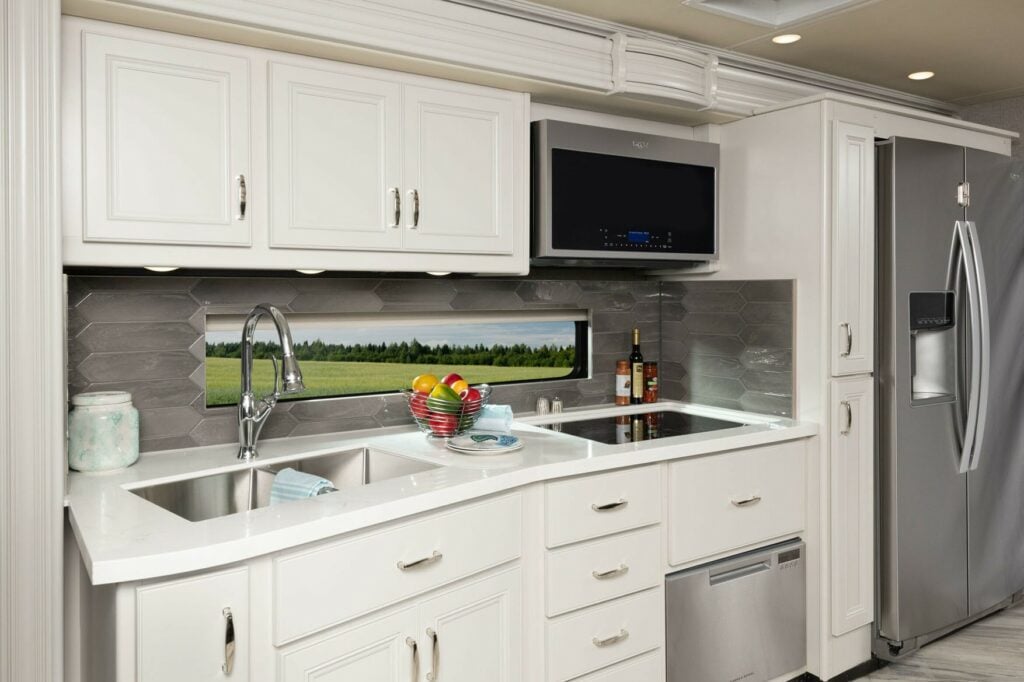 Class A Motorhomes with Bunk Beds: Discovery 38N