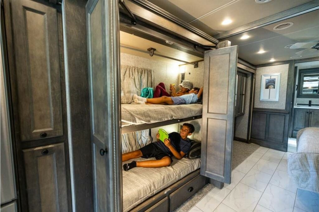 Class A Motorhomes with Bunk Beds: Allegro Red 38 KA