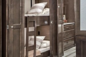 Class A Motorhomes with Bunk Beds: Reatta 39BH
