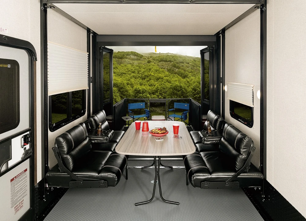 RVs with Porches: Voltage 4225