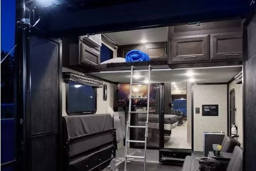 RVs with Porches: Thor Outlaw