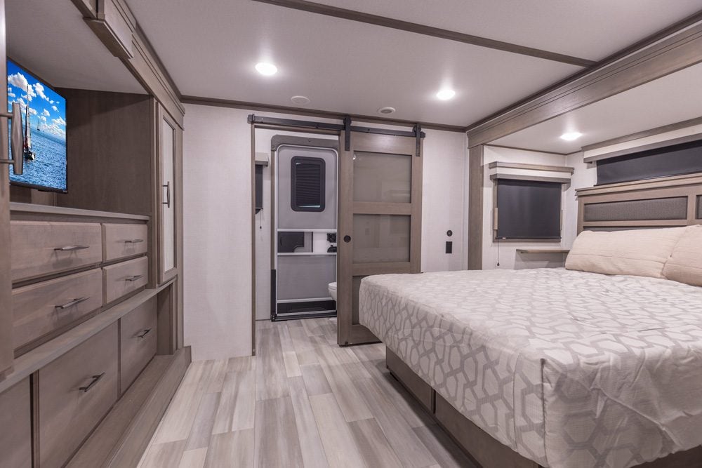 Fifth Wheels with 2 Bathrooms: Solitude 391DL