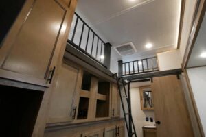 Fifth Wheels with 2 Bathrooms: Sabre 38DBQ