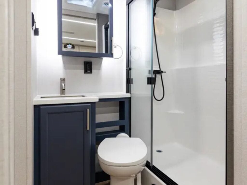 Fifth Wheels with 2 Bathrooms: Columbus 377DS