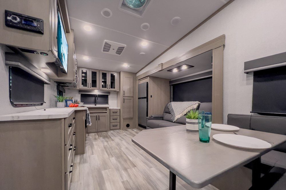 Best Rear Kitchen Fifth Wheels: Reflection 150 Series 270BN