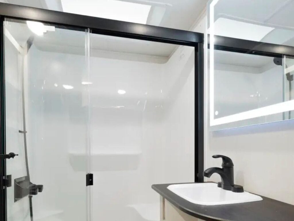 Fifth Wheels with 2 Bathrooms: Sabre 36DBB