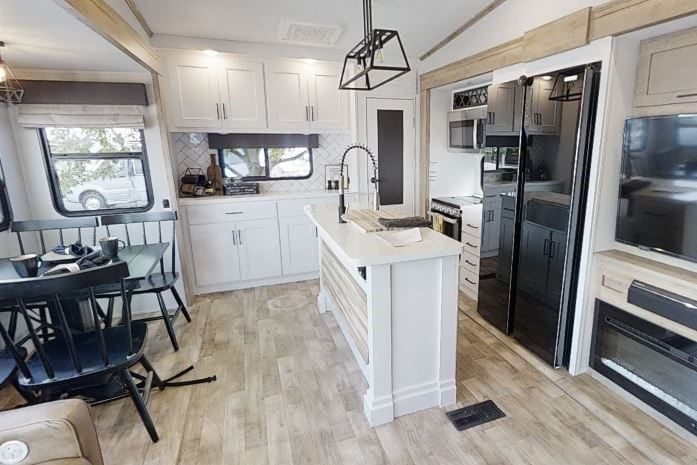 Best Rear Kitchen Fifth Wheels: Arcadia 3550MB