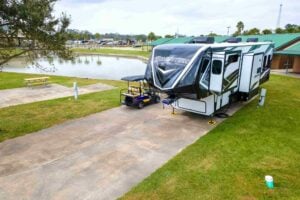 Best RV Parks in Louisiana: Cajun Palms RV Resort