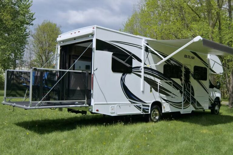 Class C Toy Hauler RV