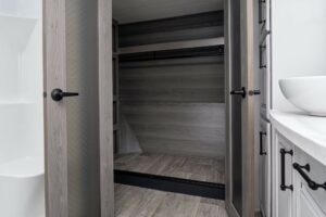 RVs with Large Bathrooms: Keystone Montana 3901RK