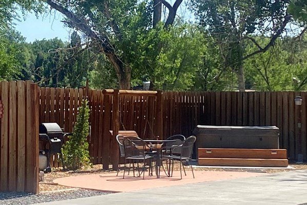 RV Parks with Private Hot Tubs: Greybull KOA Holiday