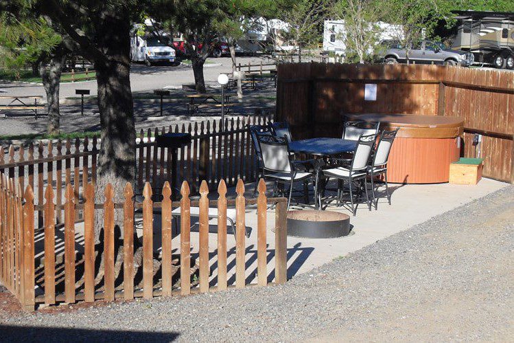 RV Parks with Private Hot Tubs: Mendocino Redwoods RV Park