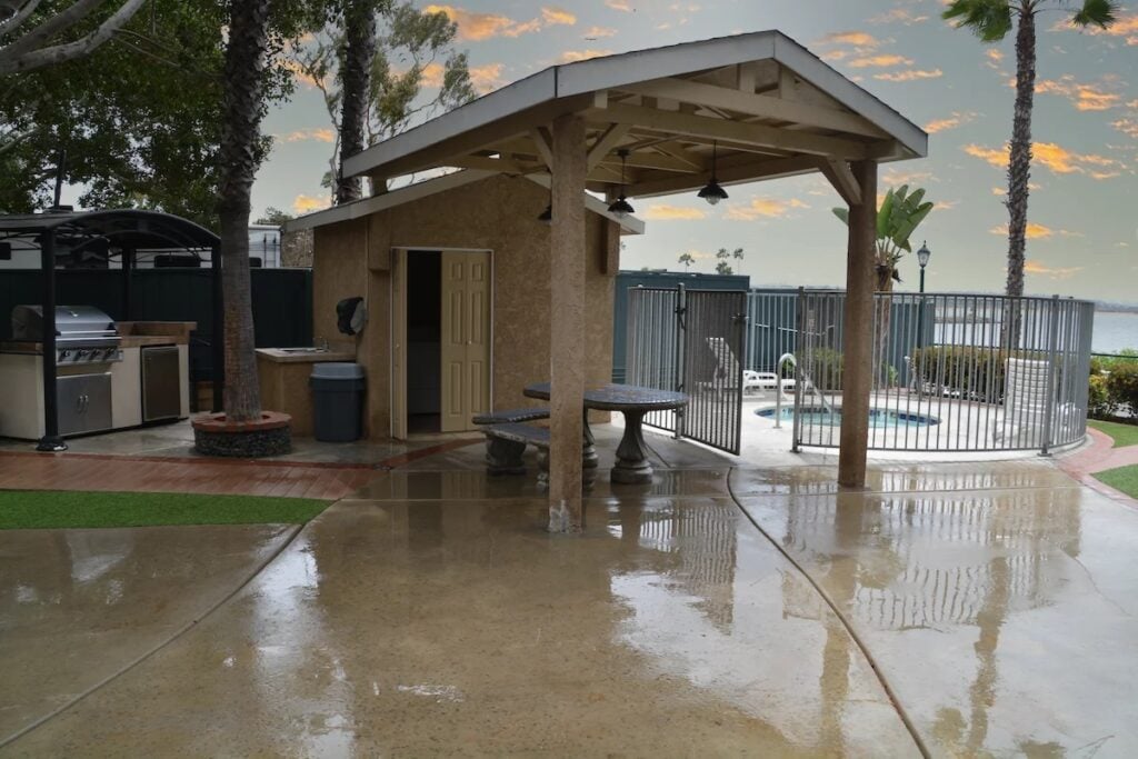 RV Parks with Private Hot Tubs: Campland on the Bay