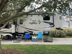 Fifth wheel RV campsite