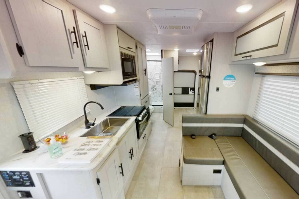 Best Small Class C RVs: Coachmen Freelander 22XG