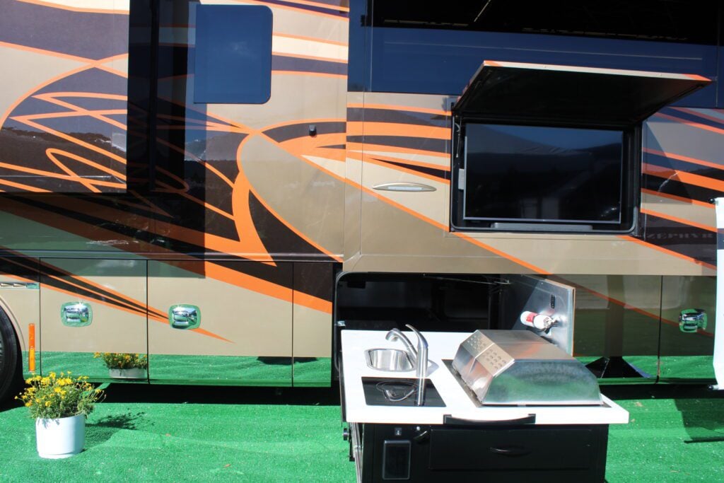 Best RVs with Outdoor Kitchens: Tiffin Allegro Bus