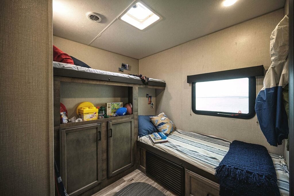 Best Bunkhouse Travel Trailers: Venture SportTrek ST333VIK