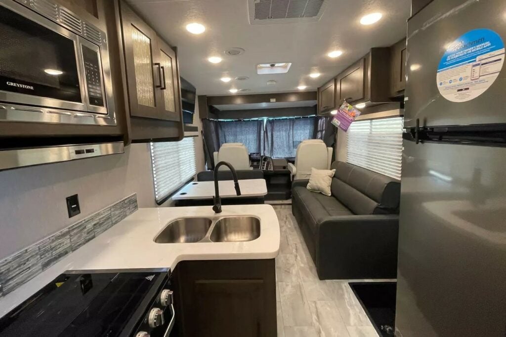 Best Small Class A Motorhomes: Pursuit 27XPS