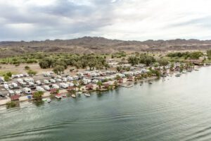 RV Parks with Golf Courses: Pirates Den RV Resort