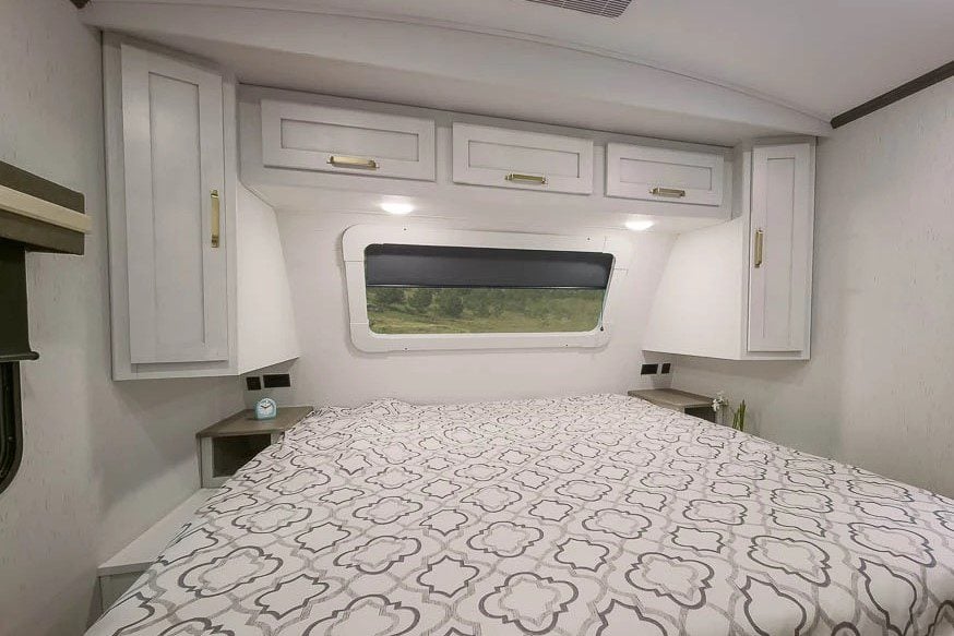 Best Travel Trailers with Front Kitchens: Dutchmen Astoria 2913FK