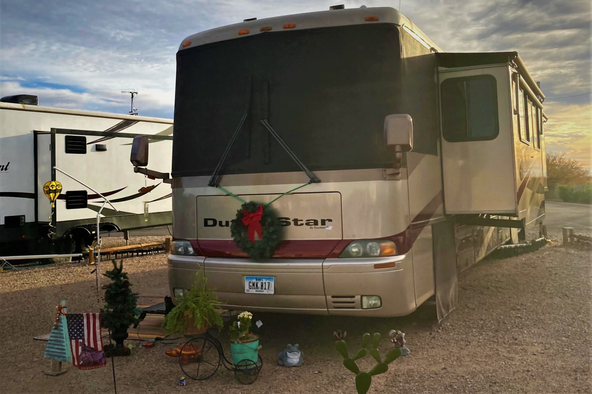 25+ RV Christmas Decorations to Make your Camper Festive