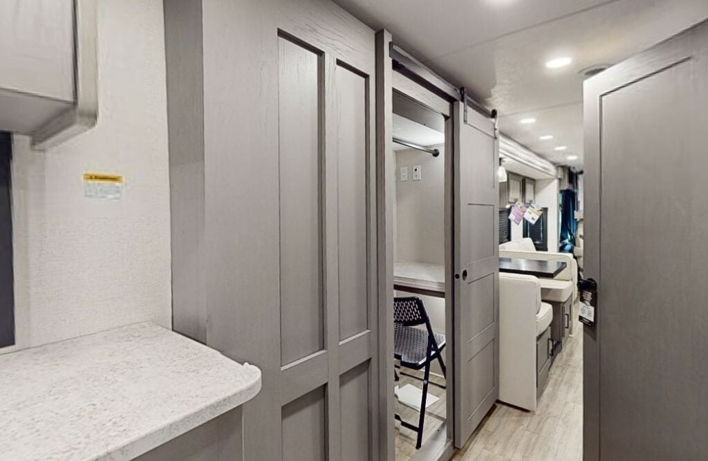 Class A Motorhomes with Bunk Beds: Pursuit 31ES