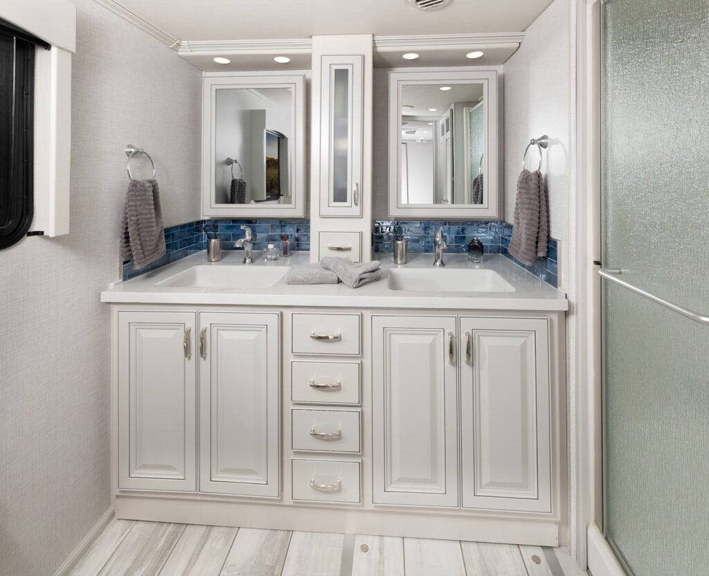 RVs with a Washer and Dryer: Fleetwood Discovery