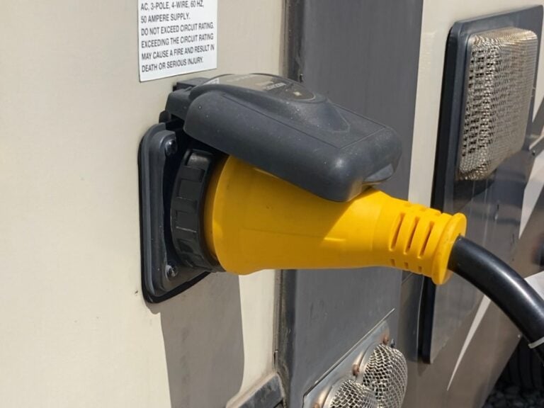 A Complete Guide to Types of RV Plugs (50 vs 30 AMP)